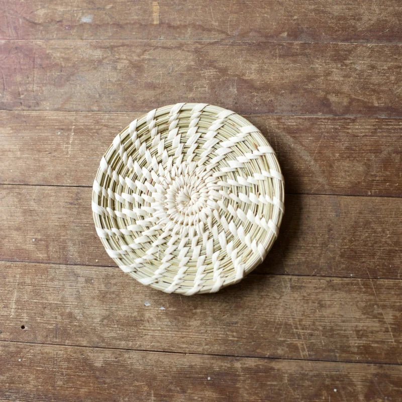 Round woven basket from Tohono O’odham, a beautiful example of American Indian art small plate basket