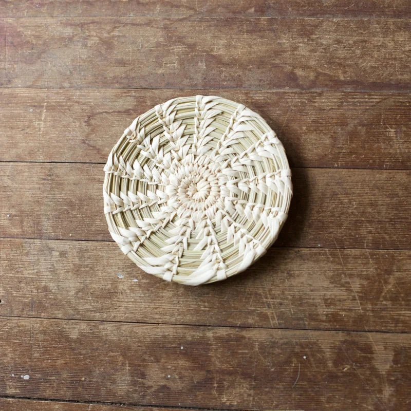 Round woven straw coaster for small plate basket in Tohono O’Odham American Indian art