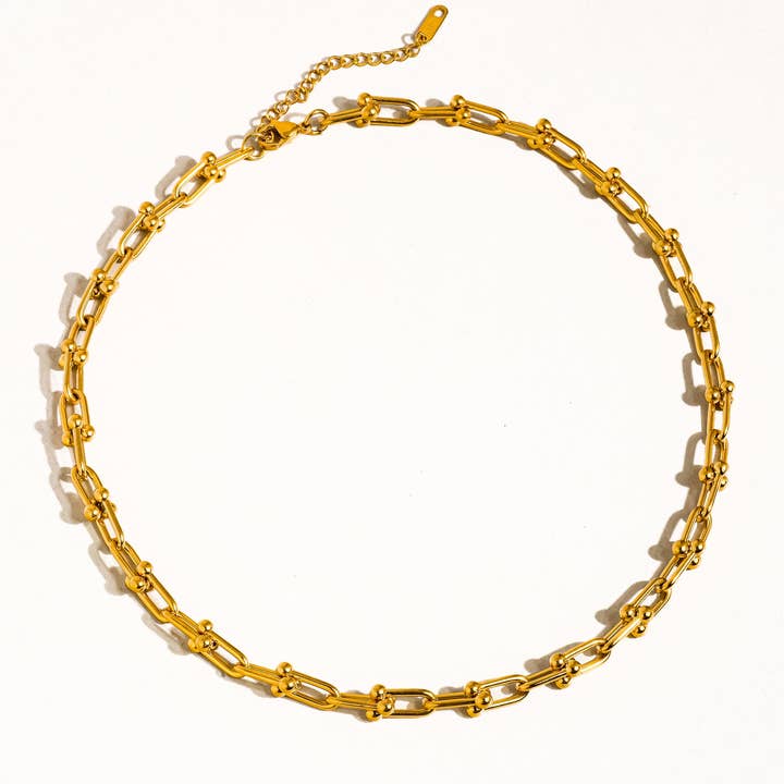 Denise Bold Chain Necklace by Flanerie by MAIQ, a gold-tone 18K gold chain with U-shaped links and a small adjustable extender, designed as a hypoallergenic necklace.