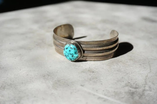 Single Turquoise Stone Cuff | Vintage - Vintage - Gilbert