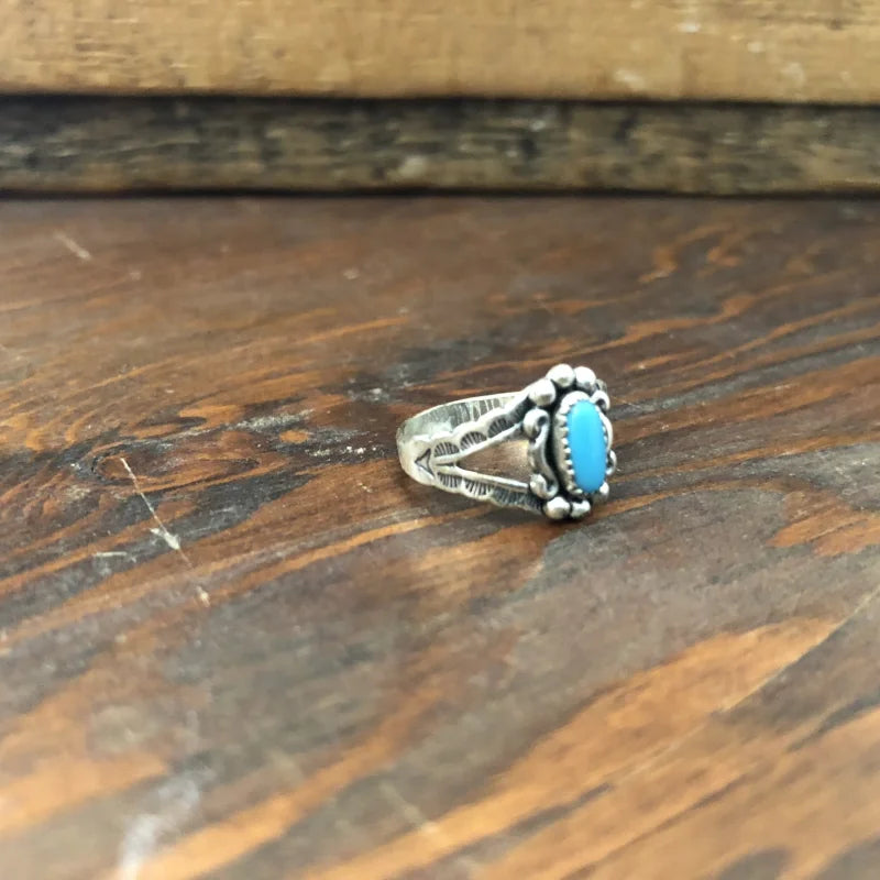 Small Oval Turquoise W/ Stamped Band Ring | Vintage -