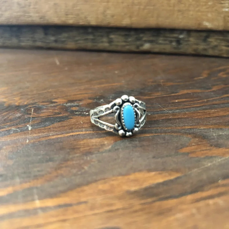 Small Oval Turquoise W/ Stamped Band Ring | Vintage - Blue -