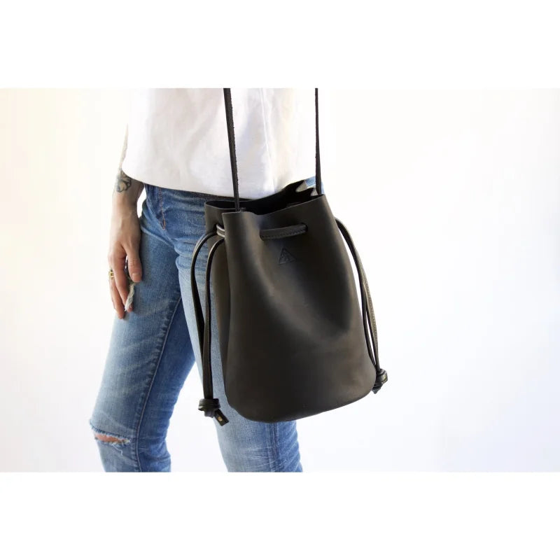 The Ana Bucket | Neva Opet - Black/black - Leather Goods